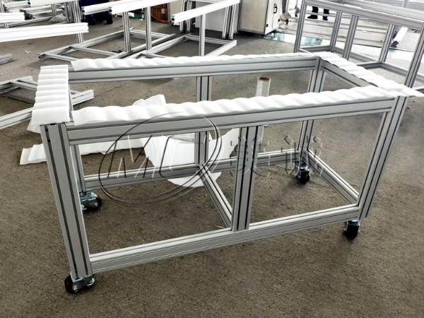 近期美誠鋁業組裝的鋁型材框架